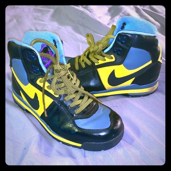 Nike ACG Sneaker boots Boys size 6( Women’s 7.5/8) Nike ACG Sneaker boots Boys size 6( Women’s 7.5/8)